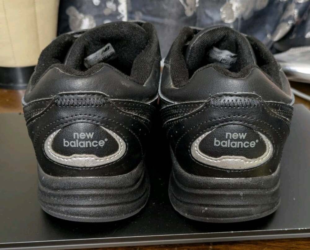 NEW BALANCE 577 BLACK LEATHER Hook Loop Walking Sneakers Sz 9 2E Extra Wide - Picture 5 of 10